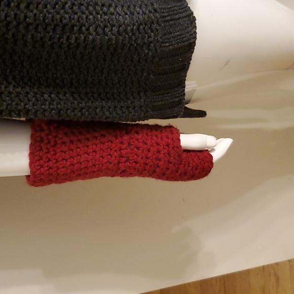 Knited Hat/Gloves - Picture 2 of 5